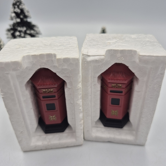Department 56 Two English Post Boxes - Picture 6 of 7